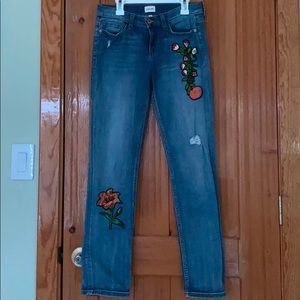 Mid rise jeans with flower patches